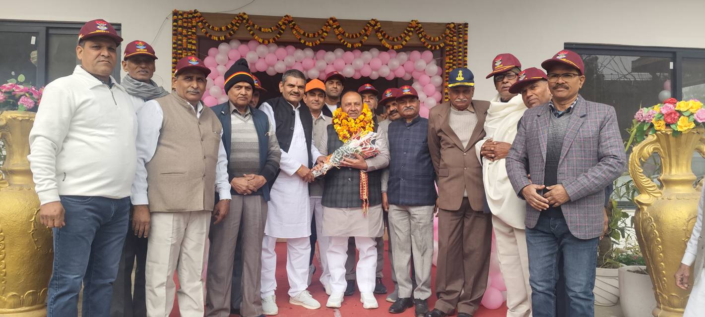 एक स्वागत में लोगों के साथ।