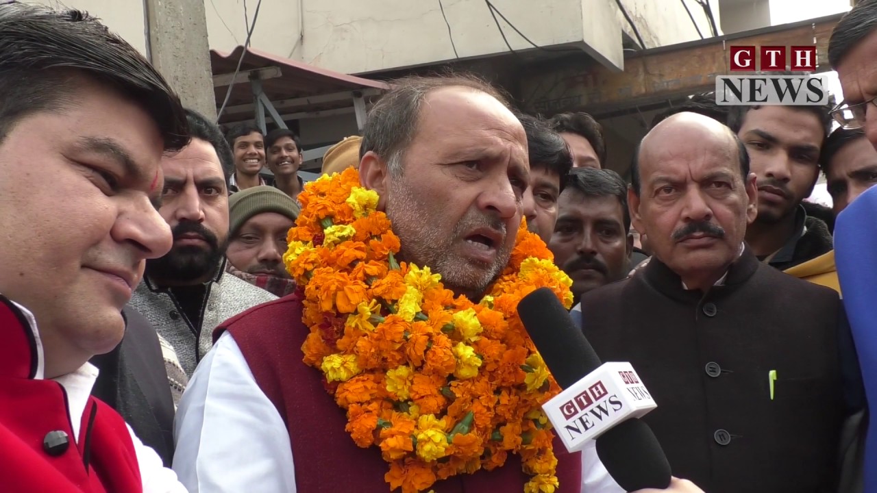 वर्षों से अधिक का सार्वजनिक जीवन